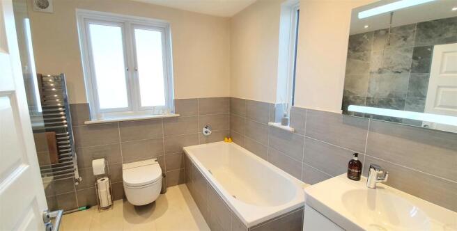 FAMILY BATH/WET ROOM: