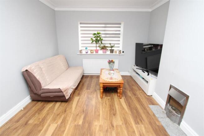 3 bed Semi-Detached for sale Image 4
