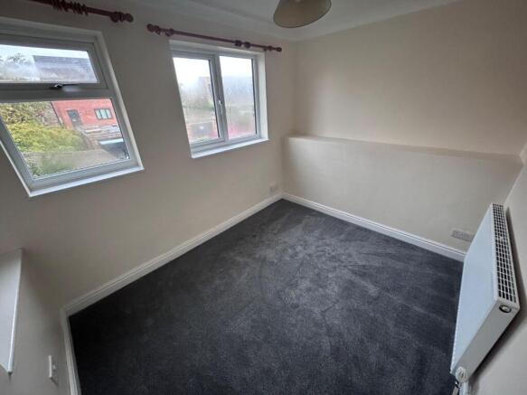 2 bed Terraced to rent Image 5