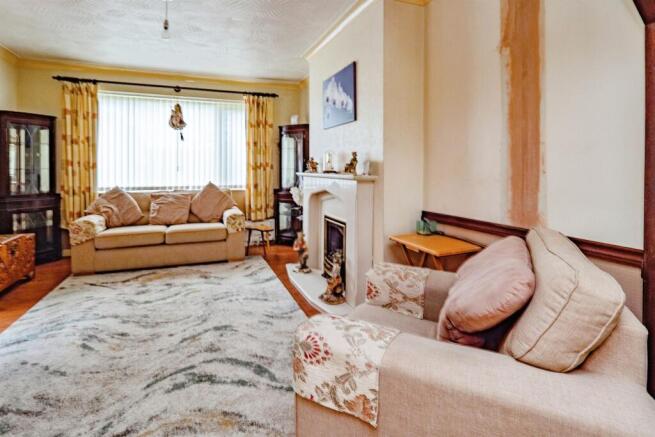 4 bed Semi-Detached for sale Image 5