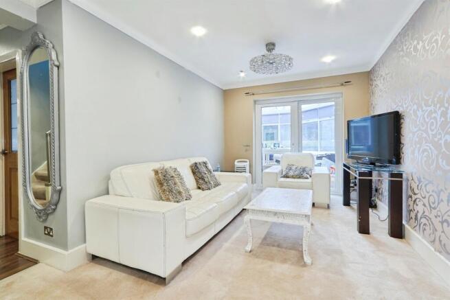 5 bed Detached for sale Image 6