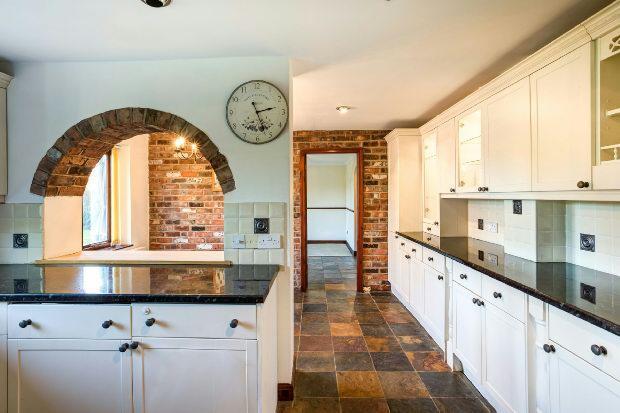 MAIN KITCHEN photo3
