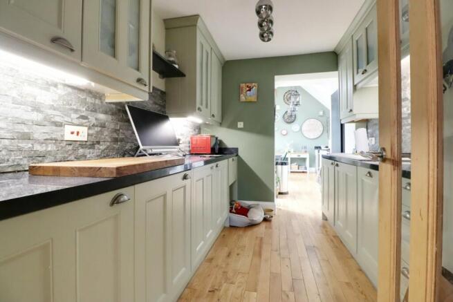 KITCHEN....jpg