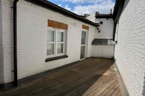 Flat 4, 22 30, North Street, Leatherhead KT22 7AT