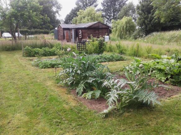 TIMBER GARDEN SHEDS
