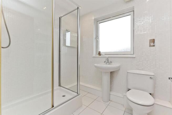 MasterBedroom-EnSuite-02.jpg
