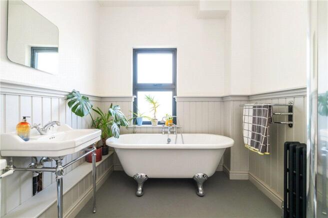 4 bed Terraced for sale Image 11