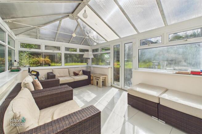 5 bed Detached for sale Image 4