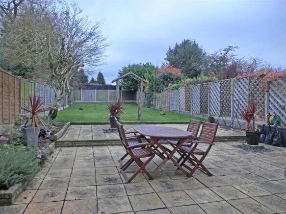 LARGE REAR GARDEN
