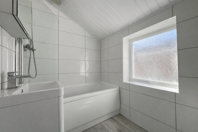 3 bed Terraced for sale Image 5