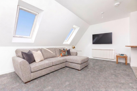 Top Floor Flat in Norwich Avenue West, Westbourne