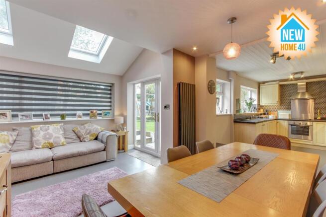 KITCHEN / DINING ROOM: