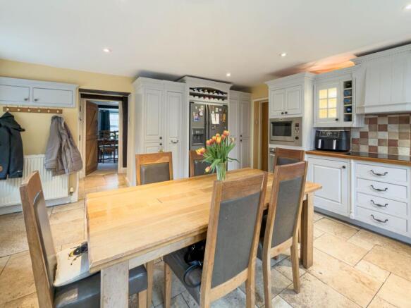 4 bed Semi-Detached for sale Image 6