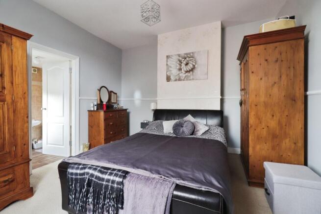 4 bed Semi-Detached for sale Image 9