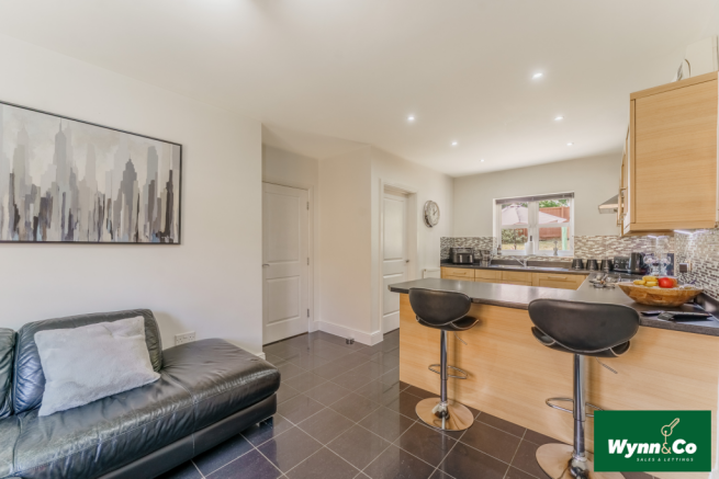 5 bed Detached for sale Image 10