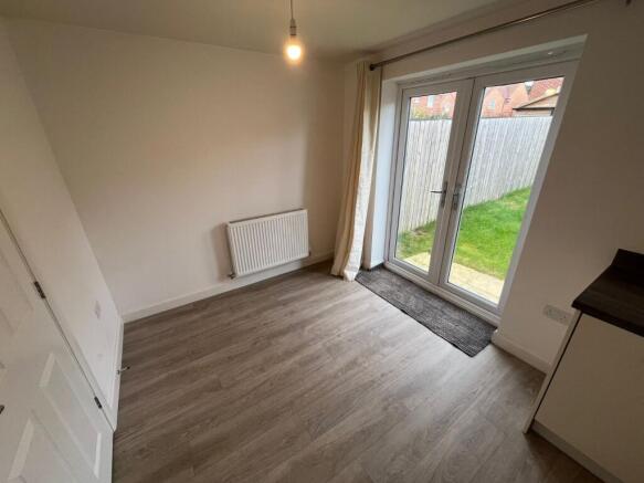 3 bed Semi-Detached to rent Image 4