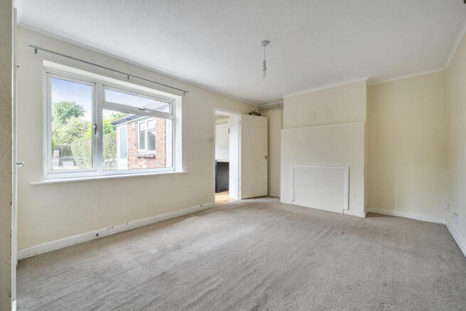 Storrington - close to local amenities photo 4