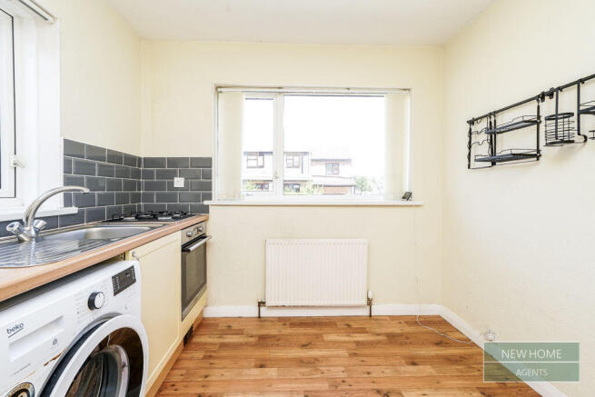 3 bed Semi-Detached for sale Image 3