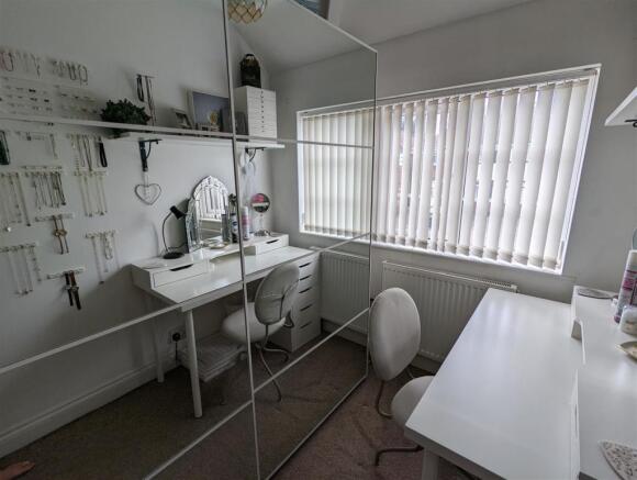 Bedroom 3 (Large).jpg