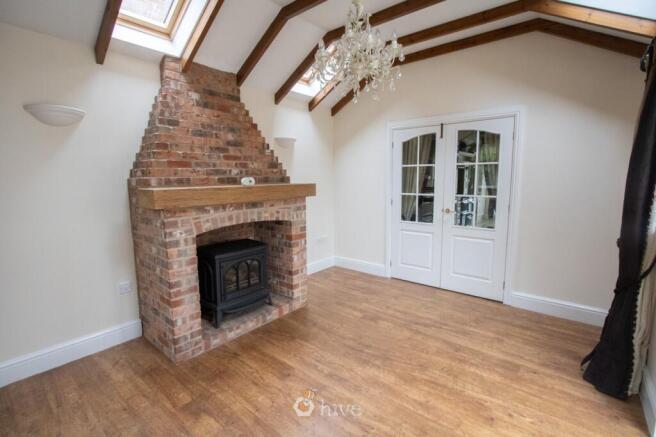 5 bed Detached for sale Image 7