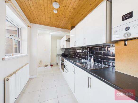 4 bed Semi-Detached for sale Image 4