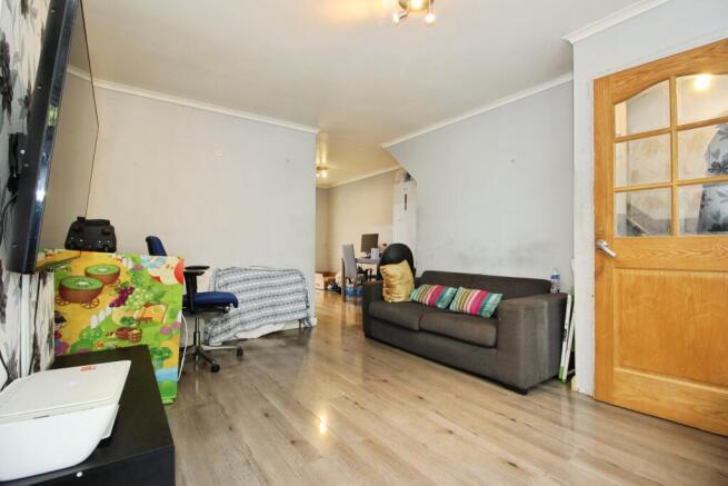 3 bed Semi-Detached for sale Image 4