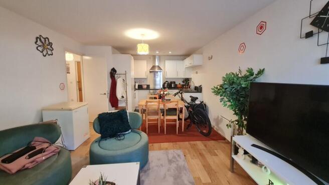 2 bed Flat to rent Image 5