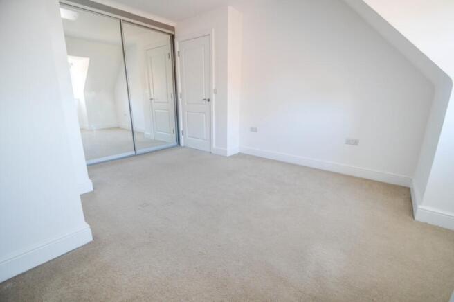 4 bed Terraced to rent Image 7