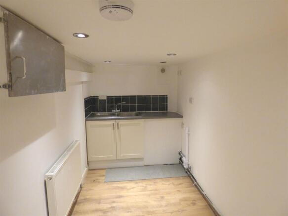 2 bed Terraced to rent Image 7