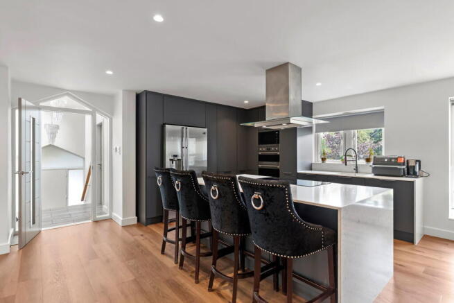 4 bed Detached for sale Image 4