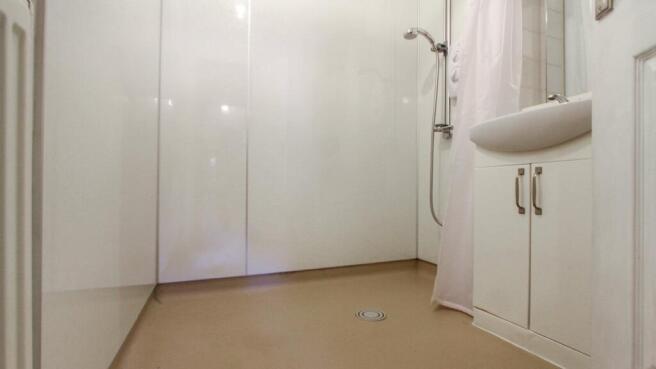 Bathroom (Wet Room)