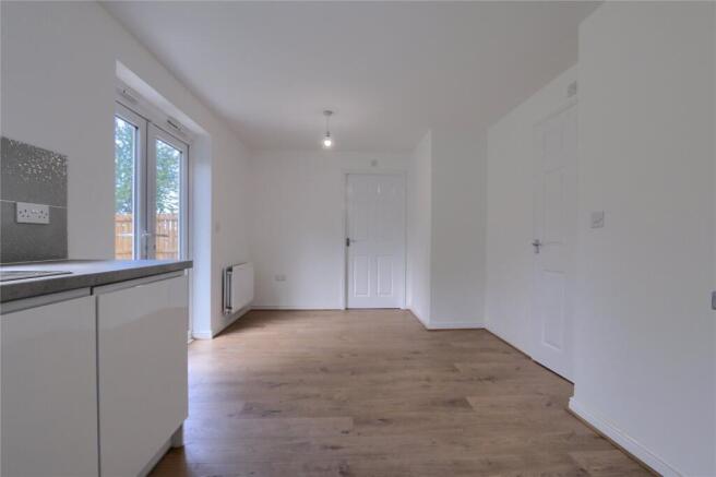 4 bed Detached to rent Image 4