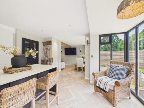 4 bed Detached for sale Image 8