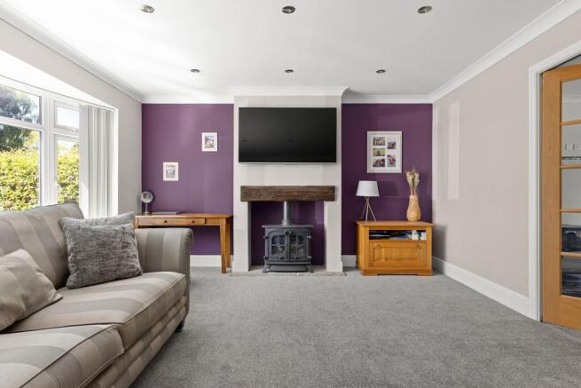 5 bed Detached for sale Image 11