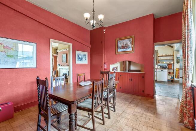 5 bed Detached for sale Image 12
