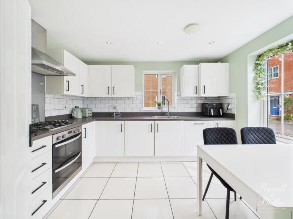 CAM02127G0-PR0310-STILL002