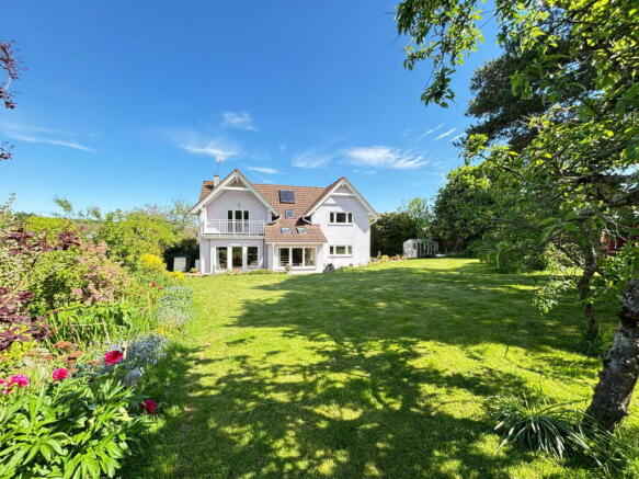 4-bed detached on Briarside, Alresford, SO24 , £1,050,000