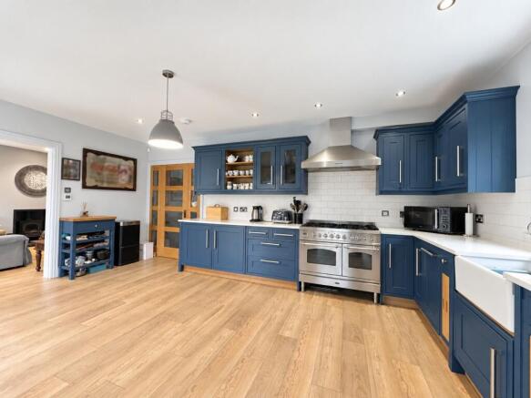 Gayton Lane, Wirral, CH60 photo 3