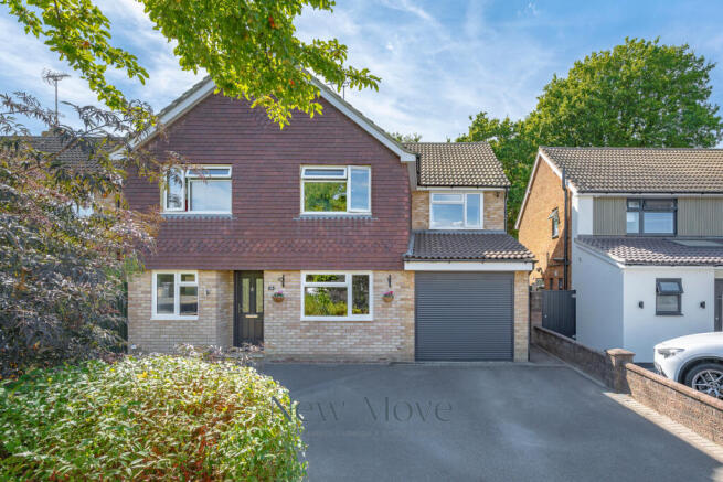 Impressive Five-Bedroom Detached Family Home in a