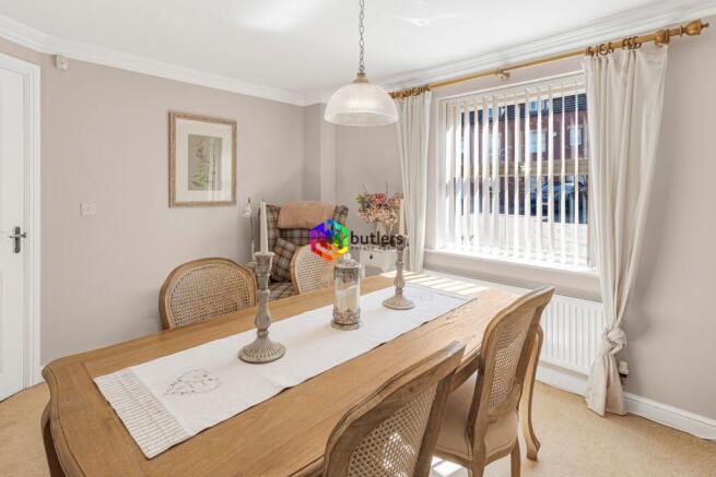 4 bed Detached for sale Image 9