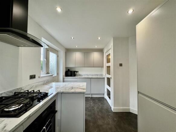 4 bed Detached for sale Image 9