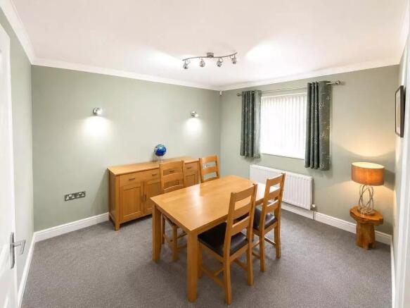 6 bed Detached for sale Image 10