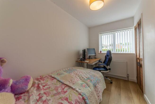 4 Tenby Close-1.jpg