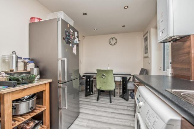 3 bed Semi-Detached for sale Image 6