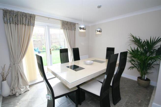 SITTING ROOM/DINER