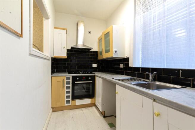 2 bed Terraced to rent Image 5
