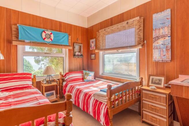 bedroom n