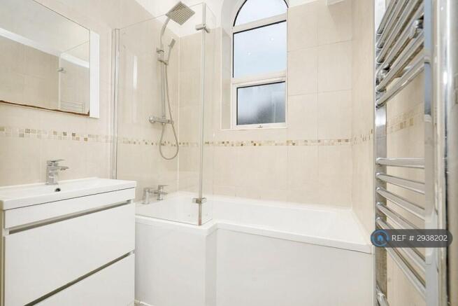 4 bed Semi-Detached to rent Image 9