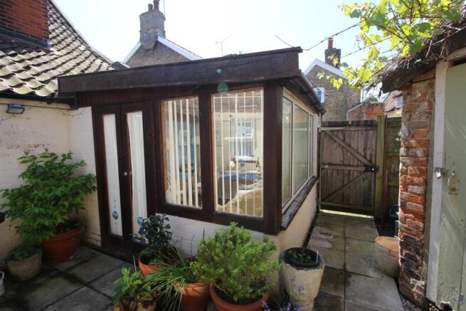 The garden shown is a neighbours.JPG