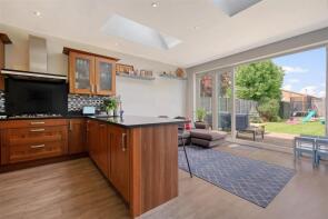 30, Goring Road, London N11 2DD
